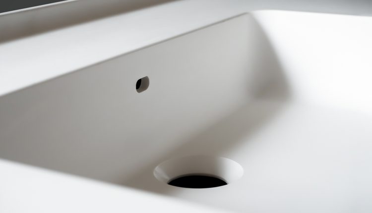 The injection-molded Arfinio material from Covestro enables greater design freedom in the new Alt_Bath washbasin, as well as a low weight and excellent impact and abrasion resistance. In this way, it will enable bathroom furniture manufacturers to offer more attractive, longer-lasting solutions.