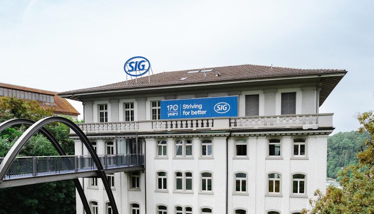 In June, the Swiss packaging solution provider SIG marked another milestone in its long history – 170 years of operation. Founded in 1853 and headquartered in Neuhausen, Switzerland, the company took the opportunity to look back on its impressive history of ingenuity and innovation, visit its present, and explore the exciting potential the future holds. Moreover, the event enabled customers and employees to experience firsthand what SIG stands for today and will stand for tomorrow: SIG – for better.